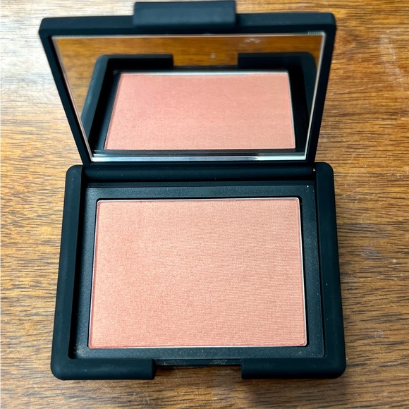 NARS Blush: Luster. - Picture 2 of 5